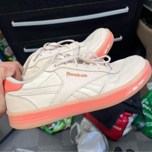 Reebok women’s royal tech coral size 9 - Picture 4 of 4